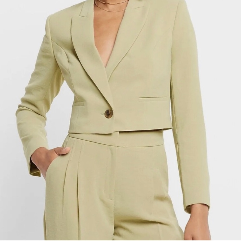 Express Cropped Single-Button Blazer in Light Sage